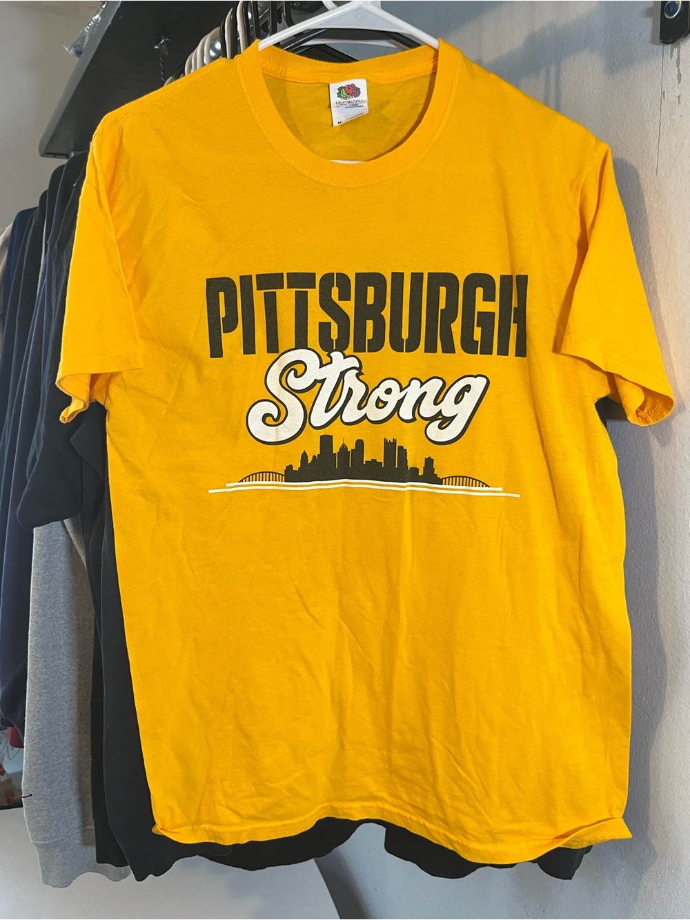 Fruit of the Loom Men’s Pittsburgh Strong Graphic T-Shirt - Yellow & Black